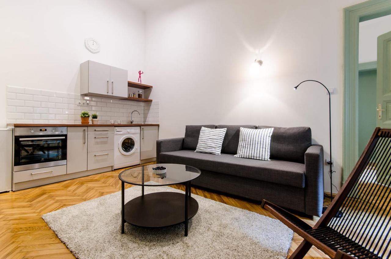 B63 2 Bedroom Apartment In Heart Of City Budapest Exterior photo
